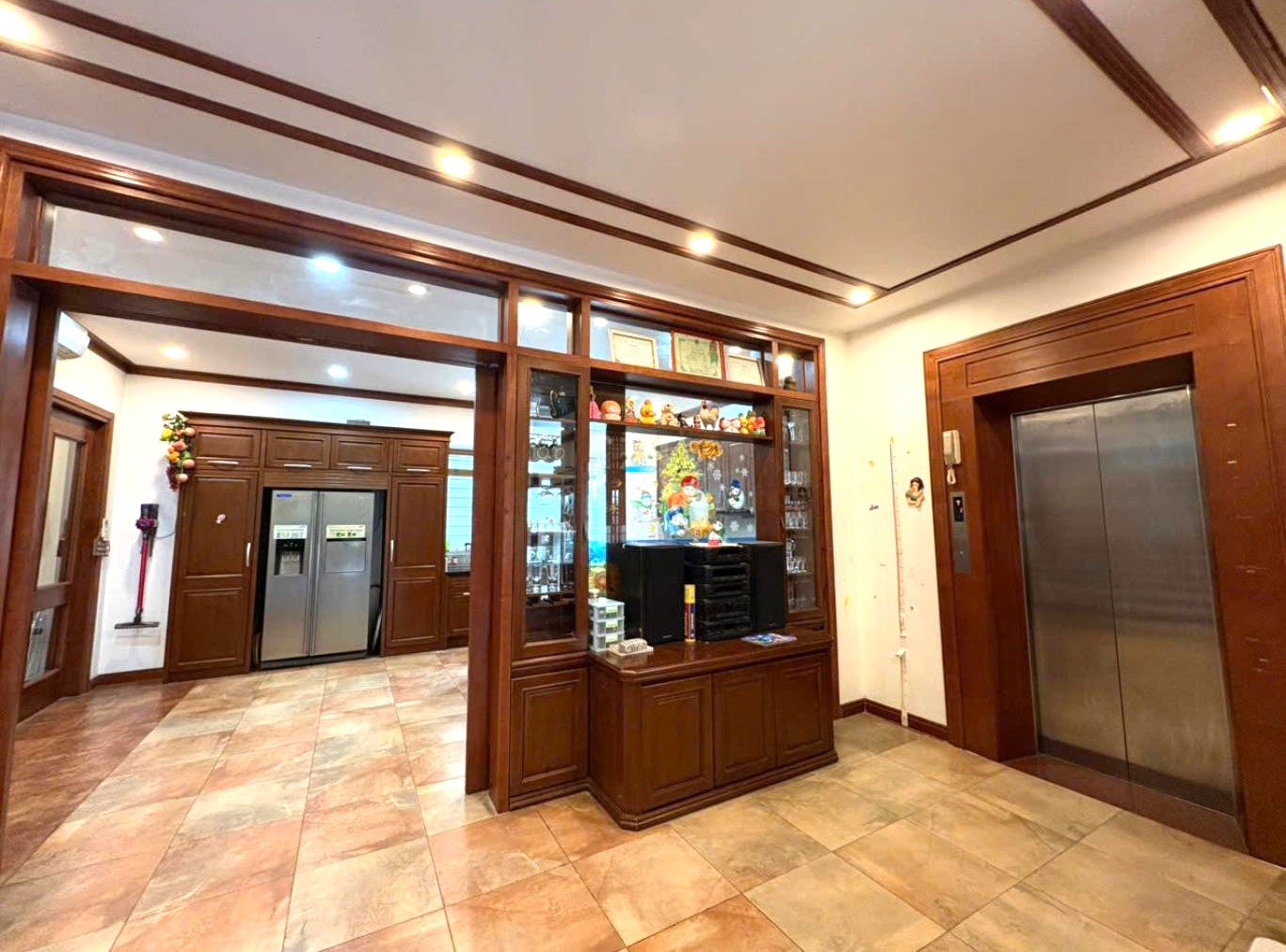CỰC HIẾM ! BÁN BIỆT THỰ VƯỜN ĐÀO - LẠC LONG QUÂN SIÊU VIP 232M2 - 15M MẶT TIỀN - 6 TẦNG THANG MÁY - HÀNG XÓM LOTTE!